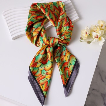 【唯家】臺灣出貨 2025新品 絲巾 方巾 國風絲巾 彩色祥雲 圍巾 仿真絲方巾 70*70 媽媽禮物 端莊洋氣 圍脖