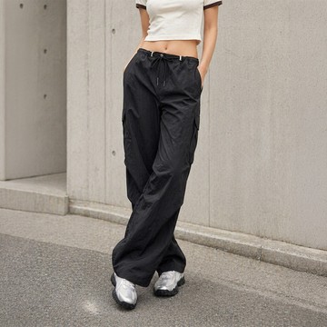 FILA #韓韶禧代言款 女平織降落傘工裝長褲-黑色 5PNA-1238-BK