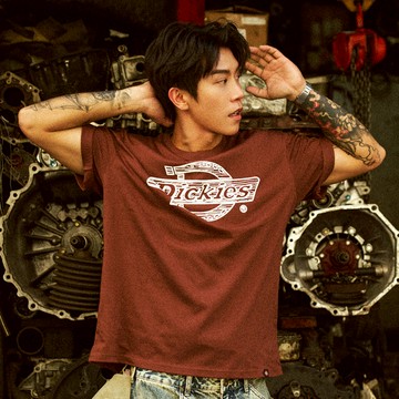 Dickies男女款卡布奇諾棕胸前大Logo圖案印花休閒短袖T恤|DK0A87RBK47