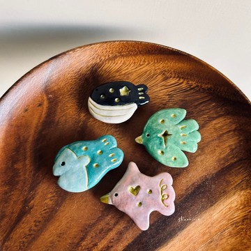 在黑暗中綻放光彩的動物 軟陶別針