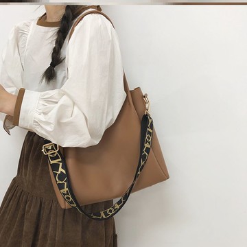 包包女新款潮夏網紅時尚洋氣斜挎包秋冬大容量百搭單肩斜挎包