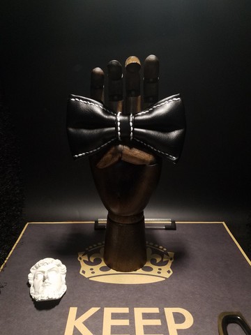 黑色皮革車縫線領結復古風時尚蝴蝶結