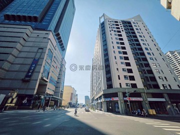 繽海★3年屋★亞洲新灣區★2+1房景觀雙陽台車位｜高雄市苓雅區三多四路