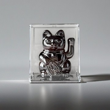 慷慨與富裕【LA BOITE 樂盒】太陽能自動招財貓2026新色 - Lucky Cats Solar Ocher 幸運繽紛-電鍍黑 新年禮物 開運小物 書桌 辦公室擺飾 好運源源不絕