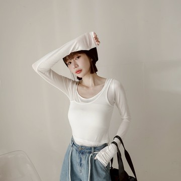 QUEENSHOP_ S女裝 長袖 兩件式不對稱肩帶設計長袖上衣 兩色售  現+預 【01140065】