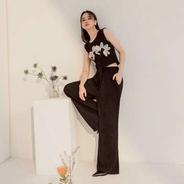 OB嚴選 皺皺紋理抽繩綁帶直筒寬褲 《BA7626》大尺碼/女裝/現貨