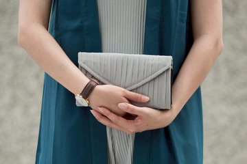 vingt six 灰色皮夾包\可做肩背包.手拿包.斜背包.皮夾多用