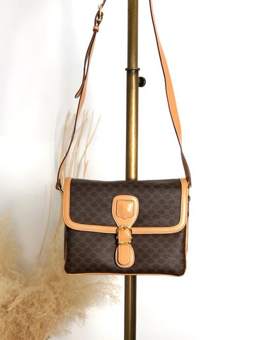 【日本直送 名牌中古包】CELINE  સ eline 馬車 logo 壓紋 側肩包 棕色 復古 vintage cwx3rn