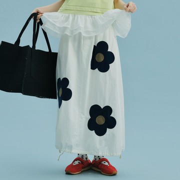 白色水洗植絨大花朵A字裙 / 半身裙子