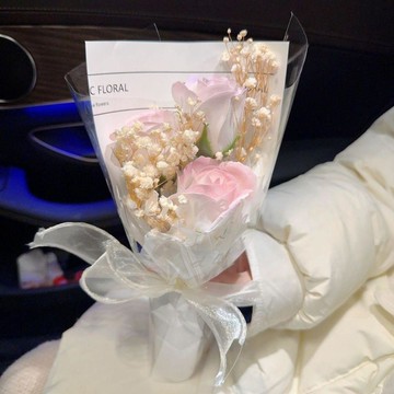 『臺灣出貨』成品滿天星玫瑰花禮物閨蜜女生情人節香皂女朋友生日禮物✨好物甄選