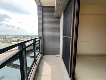 竹北西區~綠光森林三房+車位~屋齡新｜新竹縣竹北市白地街