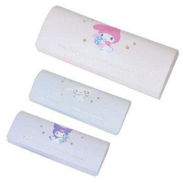 小禮堂 Sanrio 三麗鷗 皮質眼鏡盒附拭鏡布 (抱糖果款) 美樂蒂 酷洛米 大耳狗