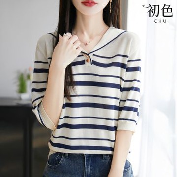 初色 休閒涼爽透氣顯瘦撞色翻領五分短袖條紋V領排釦針織衫上衣女上衣-共2色-12176(F可選/現貨+預購)