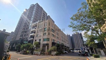 美術館稀有商四電梯店墅｜約7.6米大面寬｜｜高雄市鼓山區美術東六街