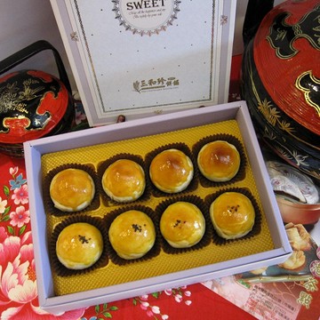中秋蛋黃酥8入禮盒~榮獲2017年蘋果日報中秋月餅評比酥皮類季軍~部落客大口強力推薦~三和珍餅舖