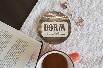 開學禮物Dorm Sweet Dorm | 美式鄉村風宿舍杯墊 | 木紋麻布