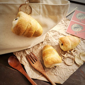 擬真羊毛氈中型螺旋奶油(別針/磁鐵/純鑰匙圈/OO掛飾)