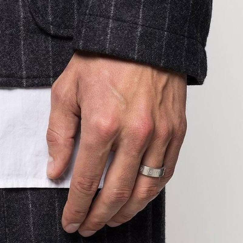 メンズ Maison Margiela メゾンマルジェラ ロゴ リング 指輪色サイズについて