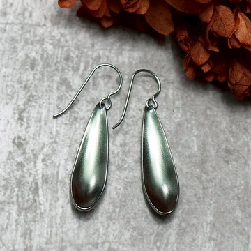 【日本製 Horie】鈦愛飾品系列-純鈦耳勾式長型耳環-流光銀