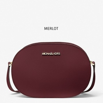 清倉特價 MICHAEL KORS 斜背包 側背包 十字紋防刮真皮 相機包 斜背包 盒子包 M96941 酒紅色MK(現貨)▶指定Outlet商品5折起☆現貨【送禮首選★APP下單點數4倍送】