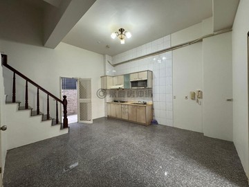 栗林火車站｜祥和路旁優質 4 房透天｜門前停車｜台中市豐原區鎌村一街