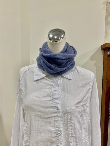 藍灰 蟬翼中性圍脖。冬天羊毛圍巾。輕盈約25g。可繞2圈