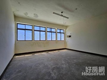 鶯歌區大湖路面馬路好停車使用大透天｜新北市鶯歌區大湖路