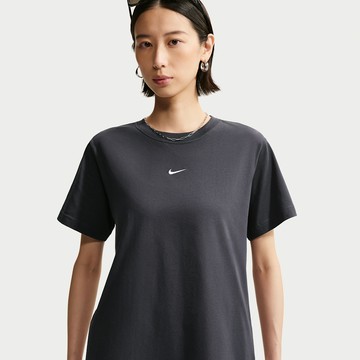Nike Sportswear Women's Oversized Short-Sleeve T-Shirt (Plus Size)