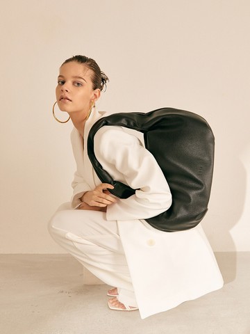 Curve Shoulder Bag (Jade Black)