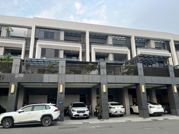 鳳頂商圈15米路4年屋電梯透天4樓｜高雄市鳳山區園墘路