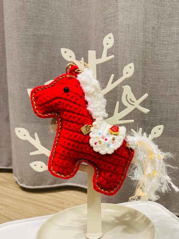 紅色寶石招財小馬-現貨 / 馬上有錢 鉤織小物 吊飾 香包