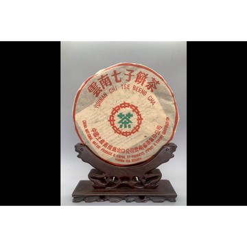 🍃1995年 老中茶青餅(357克)🍃三十年老韻深藏 微入倉｜蟾蜍皮老茶底，樟香濃郁、湯感甘潤柔順！信德茶行 90年代