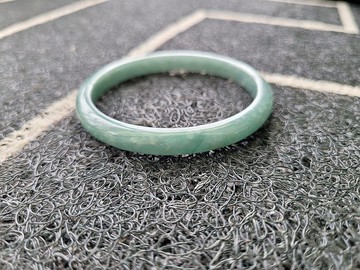 【親翠】天然翡翠 瓜地馬拉冰湖水藍綠帶微灰度意境棉手鐲55圈口