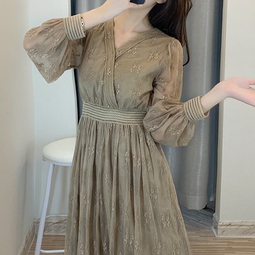 氣質顯瘦蕾絲長袖連衣裙法式春季2022年新款時尚收腰高端品質長裙