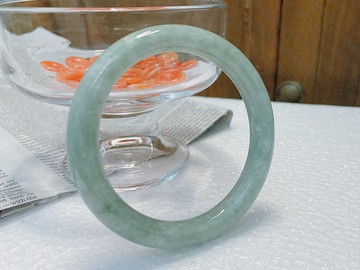 天然翡翠A貨緬甸玉綠底飄花 圓骨鐲  美人 玉鐲 手鐲