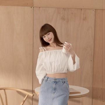 QUEENSHOP_ S 女裝 長袖 細肩綁帶平領澎袖短版上衣 兩色售 現+預 【01098893】