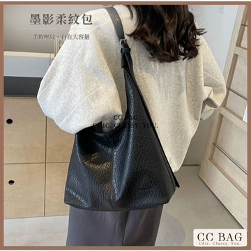 隔日配 ✨ CC希西小包商｜墨影柔紋包 鱷魚紋包 Hobo包 大容量測背包 斜背包 側背包 通勤包 女包 C202