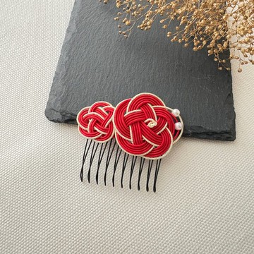 水引 / 紅色 / 梅結髮梳 / 珍珠點綴，清新脫俗