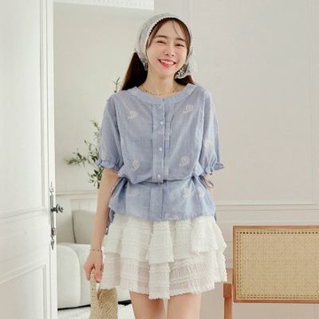 OB嚴選-純棉細緻刺繡側抽繩澎袖上衣《AB20499-》