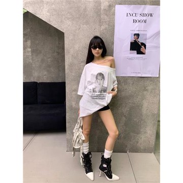 ROY11 ins玩家 印花斜肩T袖女夏季美式復古黑色辣妹寬松短袖上衣