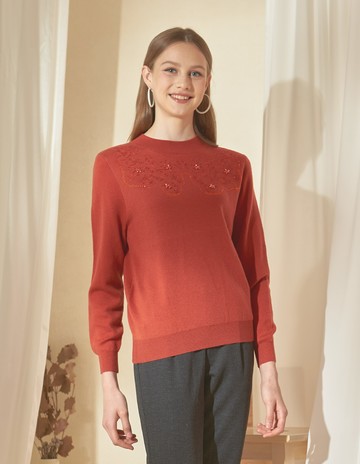 ★【喜芝梅】繡花星河 優雅立體花卉刺繡圓領針織毛衣(兩色；M-2L) 224440152