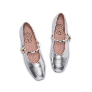 【新品】我的旅行日記  精緻飾扣漆皮平底瑪莉珍鞋 銀箔 (5B3195)