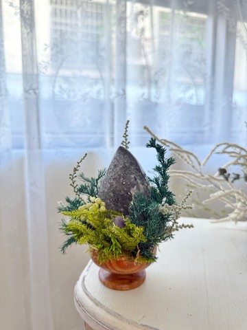 燭火守護 為你點上一盞光。灰霧紫水晶 永生葉材綠植栽