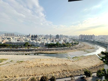 搶手!!鉅虹森美館超美河岸視野三房平車｜台中市北屯區旱溪西路三段