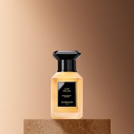 藝術沙龍白色擁抱髮香噴霧：皮革香調 ⋅ GUERLAIN