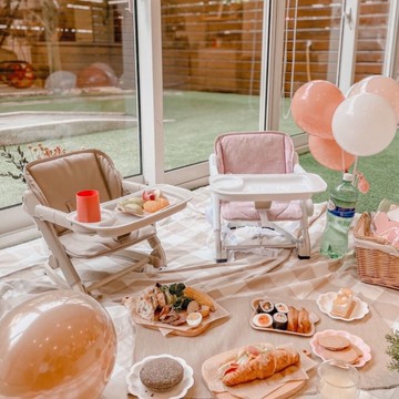 【安琪兒婦嬰百貨】英國 Unilove Feed Me 攜帶式折疊寶寶餐椅(多色可選)