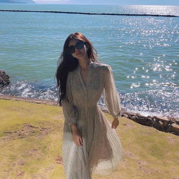 綠色V領百褶雪紡連衣裙2026夏新款韓國甜美碎花長裙