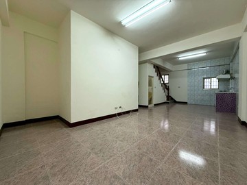 專~賢北社區車墅~車庫有臨8米路｜台南市北區賢北街