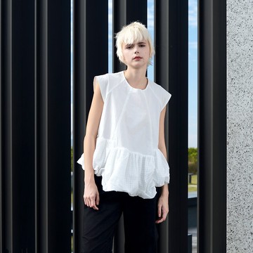 更迭不規則泡襬小蓋袖上衣