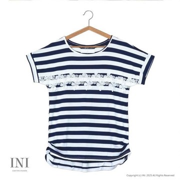 【INI】立體剪裁、舒適質感清爽條紋上衣．深藍色